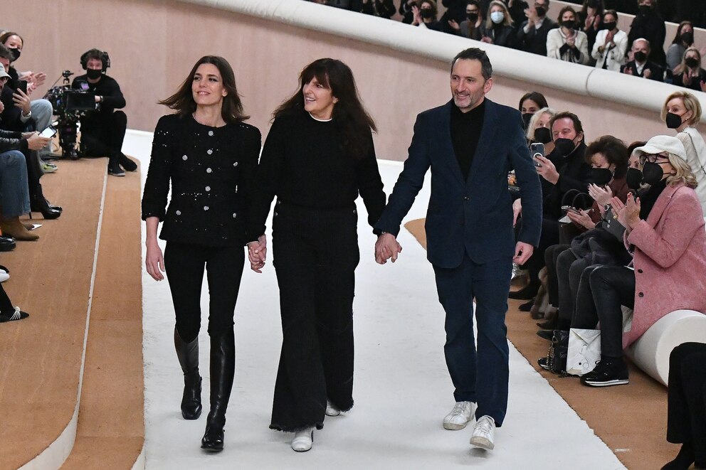 Charlotte Casiraghi, Chanel-Kreativchefin Virginie Viard und der französische Künstler Xavier Veilhan