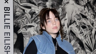 Billie Eilish mit brünetten Haaren