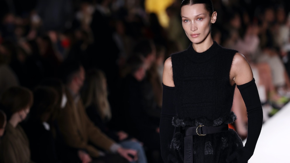 Bella Hadid für Max Mara in Mailand