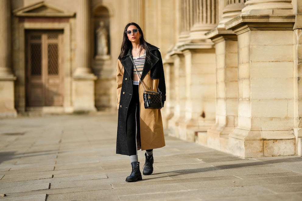 Frau in Trench