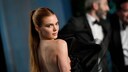 Kendall Jenner mit roten Haaren auf dem roten Teppich