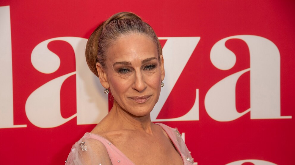 Sarah Jessica Parker steht zu ihren grauen Haaren