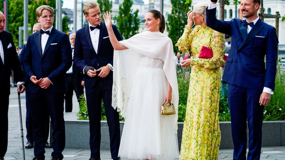 Die norwegische Royal Family bei Ingrids 18. Geburtstag