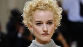 Julia Garner überrascht immer wieder mit verschiedenen Looks