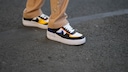 Frau in Sneaker