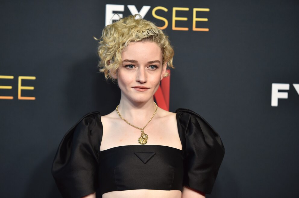 Julia Garner auf dem roten Teppich der letzten Staffel „Ozark“