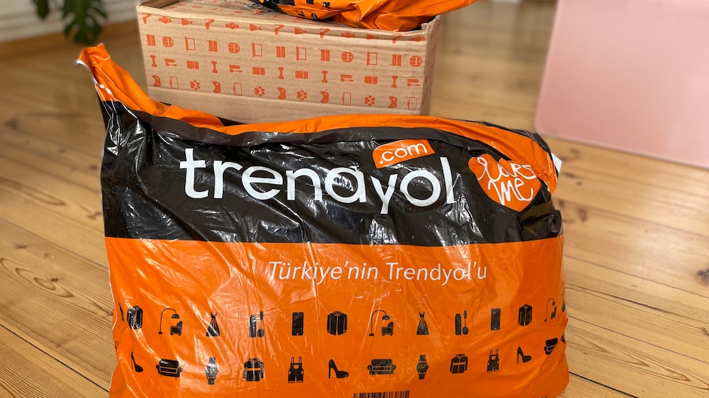 Trendyol-Lieferpaket in Orange