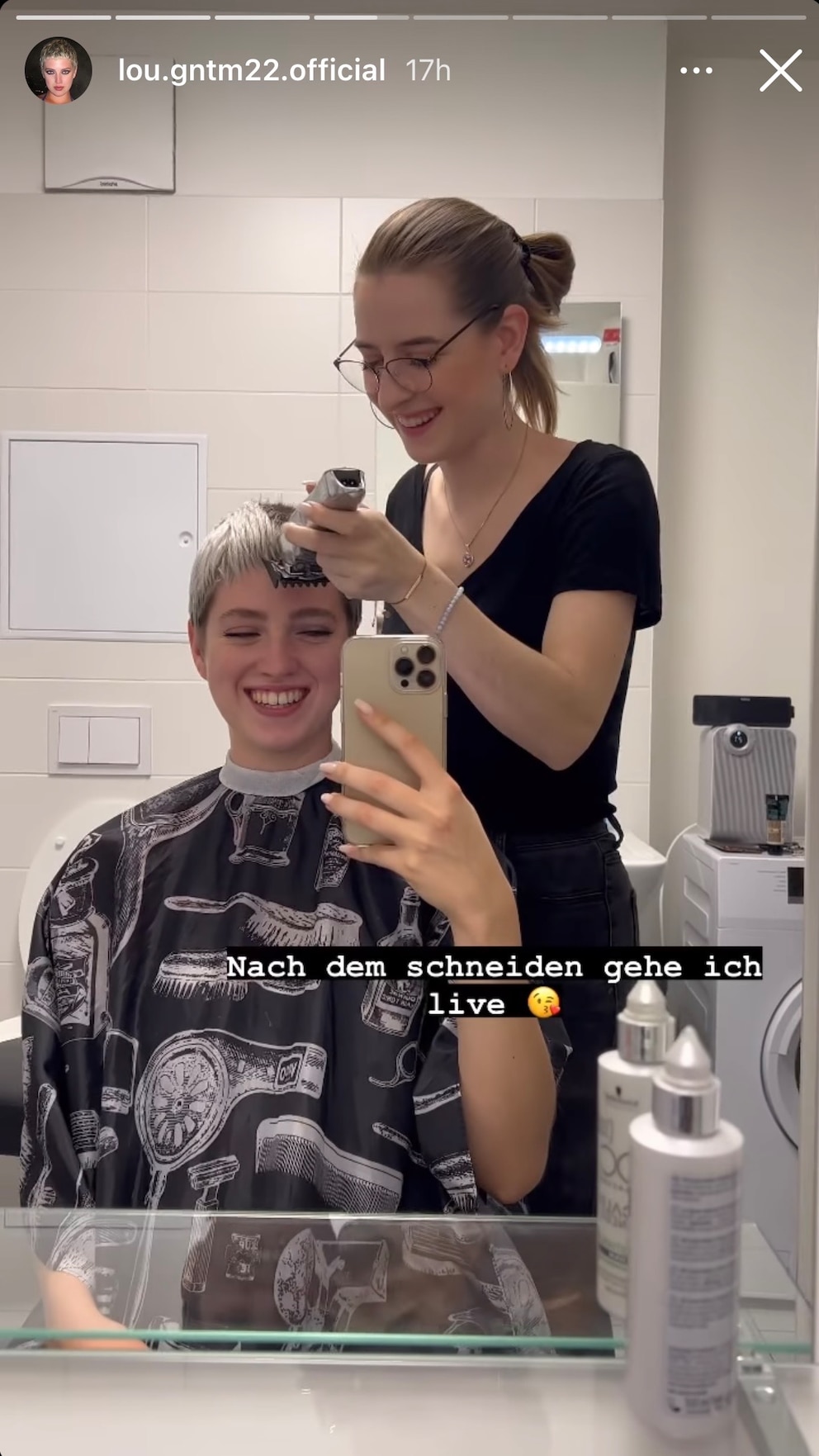 GNTM-Siegerin Lou-Anne mit Rasierer