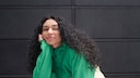 Frau mit voluminöser Haarpracht