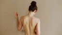 Frau in Dusche