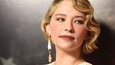 Haley Bennett mit Wasserwelle