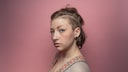 Junge Frau mit SideCut