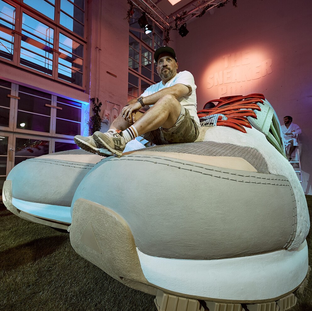 Sneaker Pool