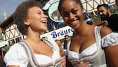 Frauen mit Dirndl