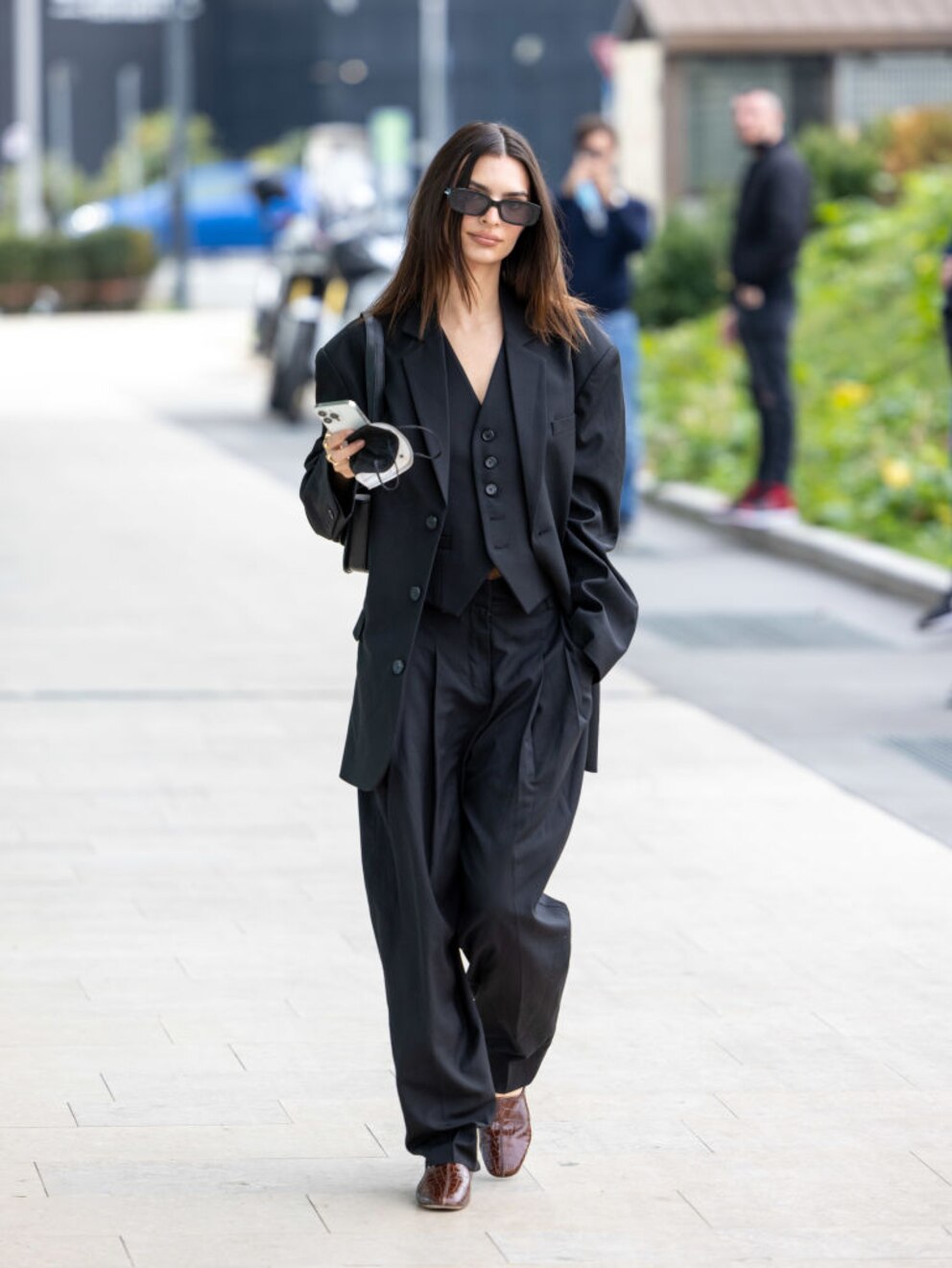 Der Oversized-Business-Look hat es Emily Ratajkowski scheinbar angetan