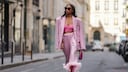 Emilie Joseph in einem Total Pink Street Style Look