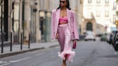 Emilie Joseph in einem Total Pink Street Style Look