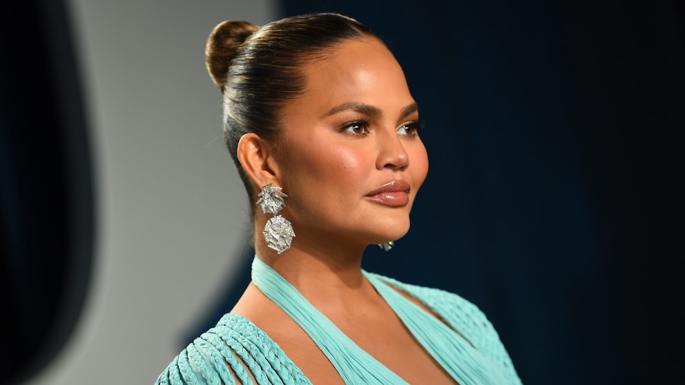 Chrissy Teigen auf dem roten Teppich