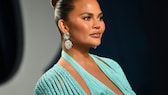 Chrissy Teigen auf dem roten Teppich