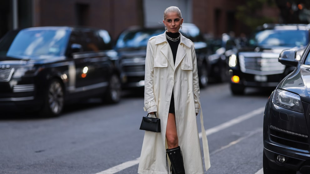Caro in Trenchcoat