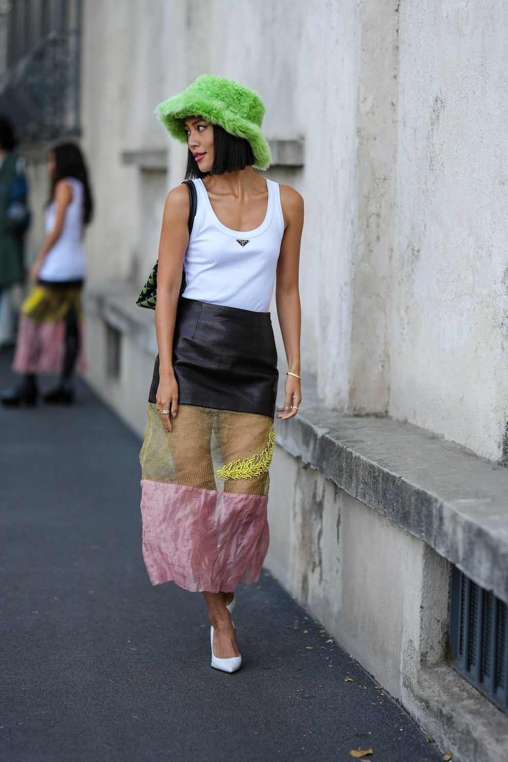 Streetstyle mit Prada-Tanktop und Rock