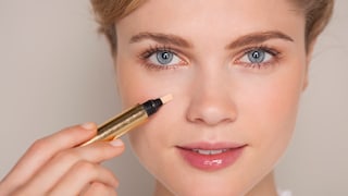 Ob zum Abdecken von Augenringen oder fürs Contouring: Concealer ist aus unserer Beauty Bag nicht wegzudenken