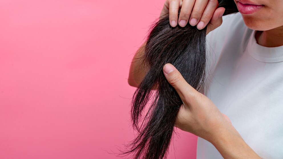 Bei der Velaterapia werden kaputte Haarspitzen mit einer Kerze verbrannt. STYLEBOOK erklärt wie das geht.