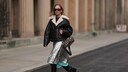 Metallic-Looks gehen nicht nur auf Partys, sondern auch im Alltag