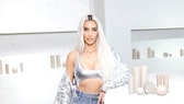 Kim Kardashian sorgt mit Mikro-Tanga für Diskussionen