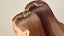 Zwei Frauen mit glatten kangen Haaren