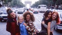 Die Spice Girls wussten auch schon 1996, was trendy ist. Noch heute lässt sich die Tochter von Mel B von ihren ikonischen Looks inspirieren.