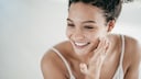 Für eine gesunde Hautbarriere sollten Sie darauf achten, Ceramide in Ihre Pflegeroutine einzubauen