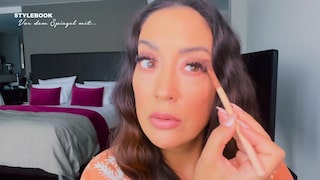 Miyabi Kawai zeigt bei „Vor dem Spiegel mit ...“ eine einfache Anleitung für Smokey Eyes.