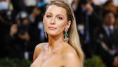 Jetzt ist es raus! Blake Lively spielt in der Bestseller-Verfilmung „It Ends with Us“ die Hauptrolle der Lily Bloom und muss sich dafür einer Typänderung unterziehen