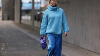 Samt wird mittlerweile nicht mehr nur elegant kombiniert, Stilbrüche wie die Kombi zum Strickpulli geben dem Velvet-Look eine Extraportion Style