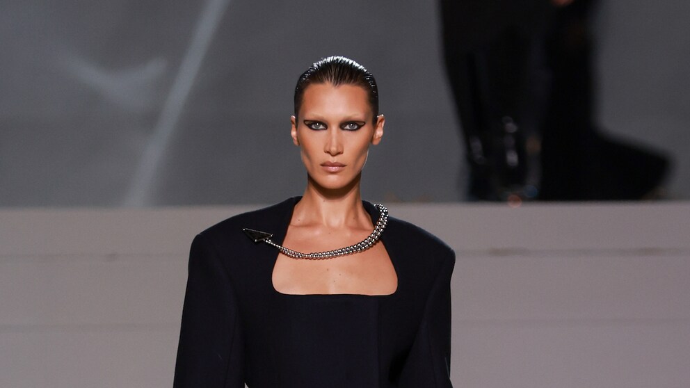 Bella Hadid hat sich die Haare gefärbt oder ist es eine Perücke?