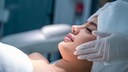 Eine Anti-Aging-Gesichtsbehandlung mit Soforteffekt? Was zu schön klingt, um wahr zu sein, verspricht die JetPeel Behandlung!