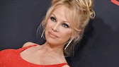 Pamela Anderson freut sich auf ihre grauen Haare und ihre Falten im hohen Alter.