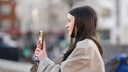 Sie sind Single und suchen eine Alternative zu Tinder? STYLEBOOK stellt Ihnen 8 Dating-Apps vor.