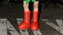 Die Big Red Boots von Mischf erleben einen Mega-Hype