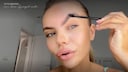 Screenshot vom Video mit Content Creator Aliona Gris, die im Video-Tutorial zeigt, wie sie ihre Soap Brows hinbekommt