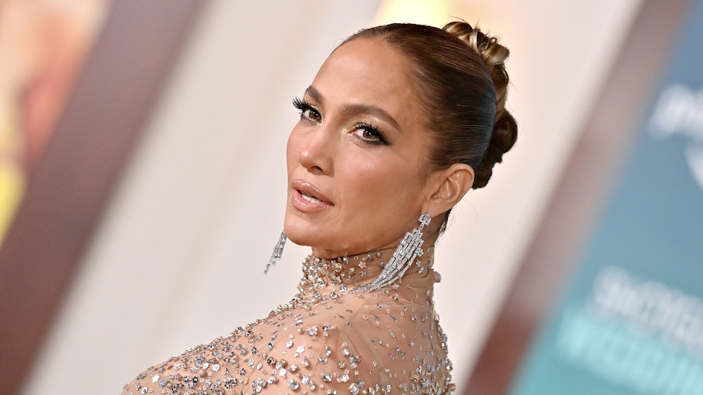 Wenn der Filter verrutscht, dann freuen sich die Fans: Auch Jennifer Lopez hat eine ganz normale Haut!