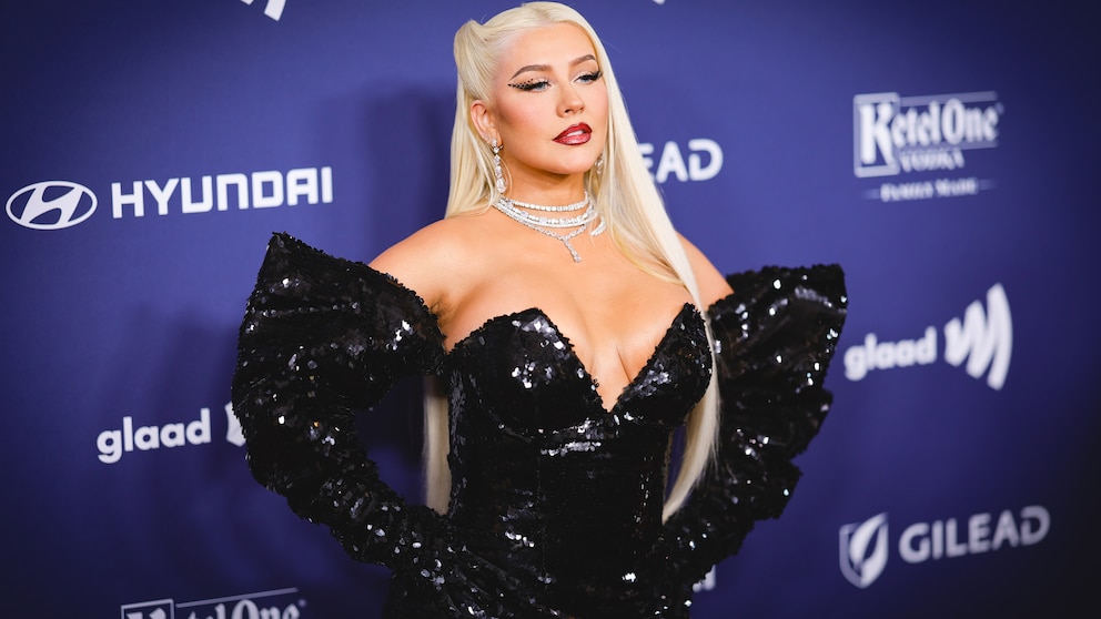 Sängerin Christina Aguilera will Gleitgele an die Frau bringen – was dahintersteckt, lesen Sie bei STYLEBOOK