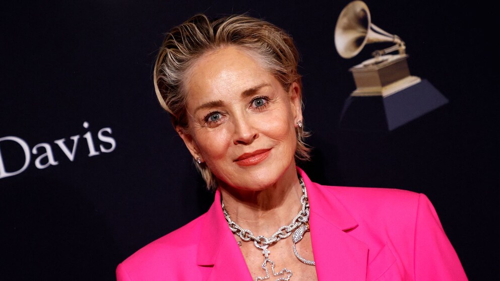 Auch Hollywood-Ikone Sharon Stone setzt auf Hot Pink