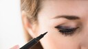 Mit Wing oder ohne? Flüssig oder cremig? STYLEBOOK gibt Tipps rund um den Eyeliner.