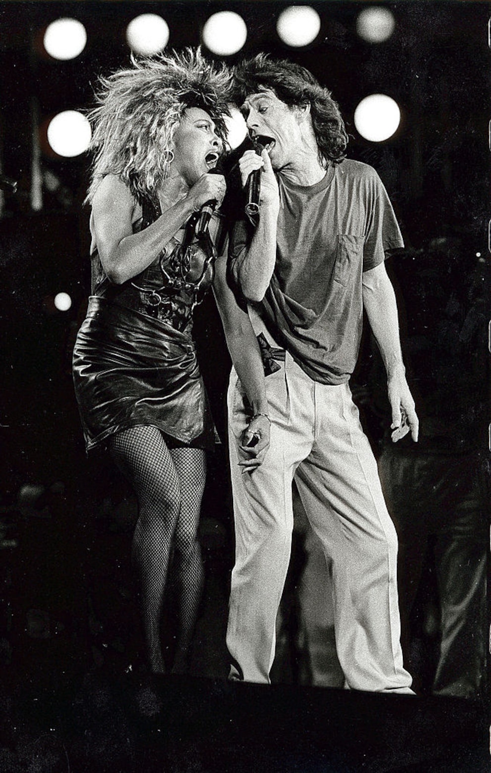 Tina Turner mit Mick Jagger beim First aid-Charity-Konzert 1985