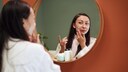Im Alter von 30 Jahren verändert sich auch die Haut – mit der richtigen Skincare können Sie jedoch noch lange an Ihrem jugendlichem Glow festhalten
