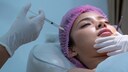 Gib es bald ein Verbot für Werbung von Beauty-OPs?