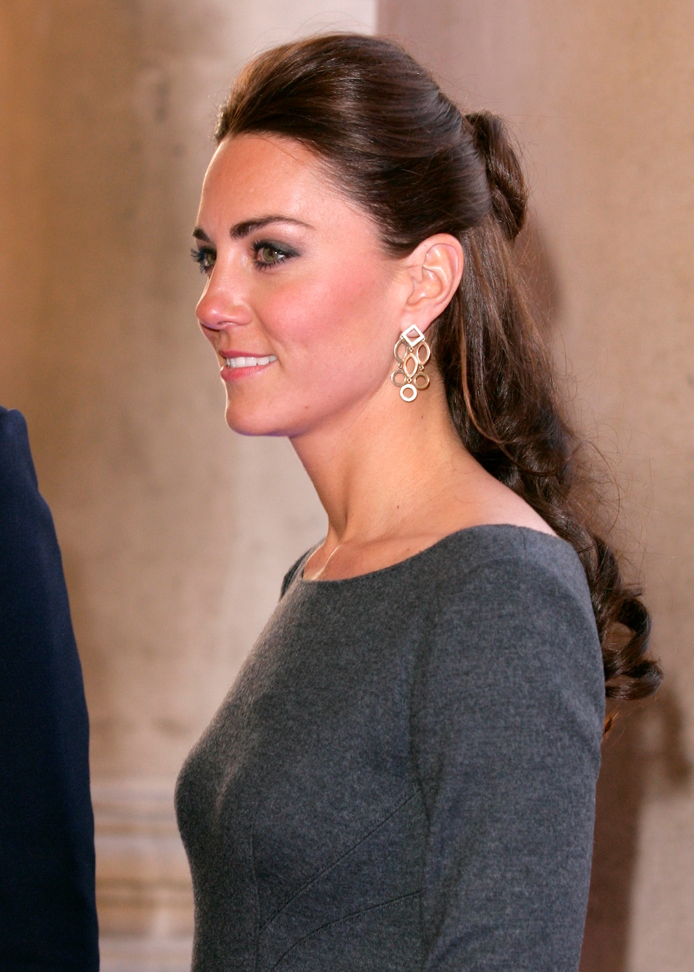 Prinzessin Kate trägt den Half Bun lieber etwas tiefer