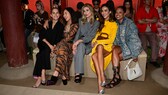 Caro Daur, Aimee Song, Xenia Adonts, Tamara Kalinic und Paola Locatelli in der ersten Reihe auf der Gucci Cruise 2024 Fashion Show - Heutzutage bestimmten nicht nur Designer, sondern auch Influencer die aktuellen Modetrends.